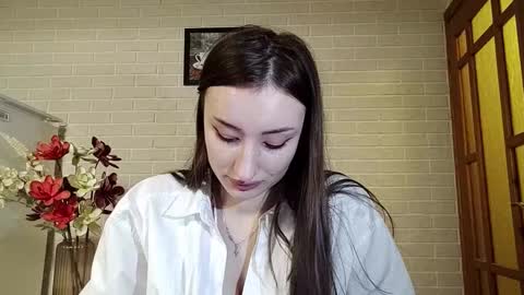 Lia online show from 12-15-25, 10:47
