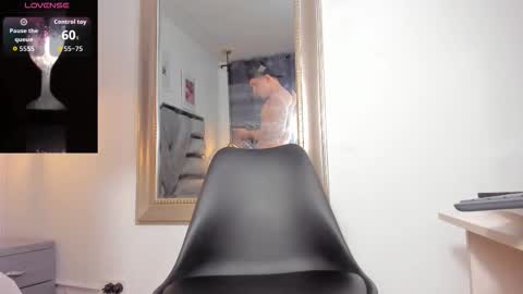 lianfox_ online show from 12-04-25, 02:04