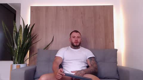 Snapshot of lianjones9 chatting on 01-05-25, 03:23 lianjones9 online show from 01-05-25, 03:23