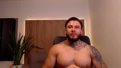 Snapshot of lianjones9 chatting on 10-18-25, 05:35 lianjones9 online show from 10-18-25, 05:35