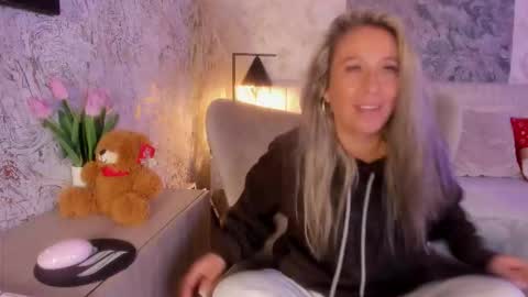 Lian online show from 12-21-25, 12:45