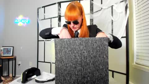 Lianna Lawson online show from 12-18-24, 01:48