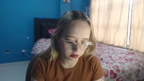 Lia Roberts online show from 12-04-25, 12:14