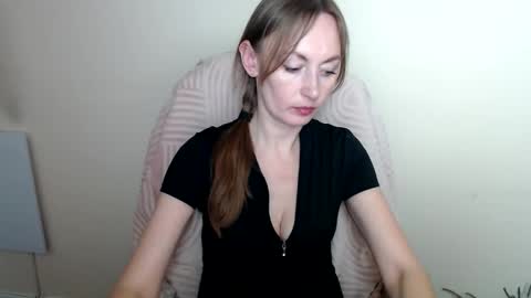 Lia online show from 04-21-26, 12:00