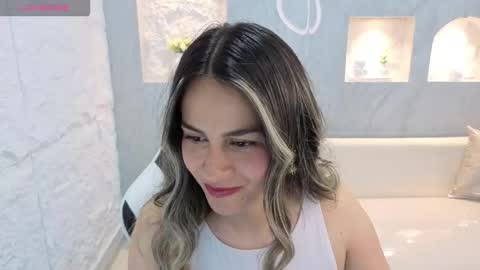 Snapshot of liat_white_tx chatting on 09-18-25, 01:46 Online 800 to 1400 online show from 09-18-25, 01:46