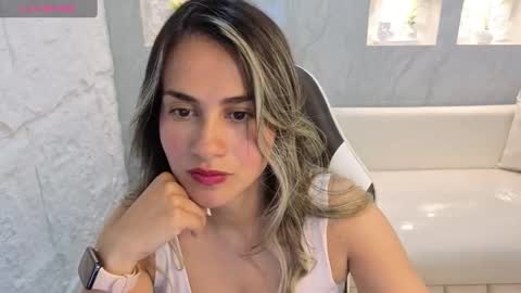 Snapshot of liat_white_tx chatting on 09-30-25, 01:16 Online 800 to 1400 online show from 09-30-25, 01:16