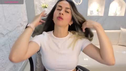 Snapshot of liat_white_tx chatting on 10-03-25, 01:41 Online 800 to 1400 online show from 10-03-25, 01:41