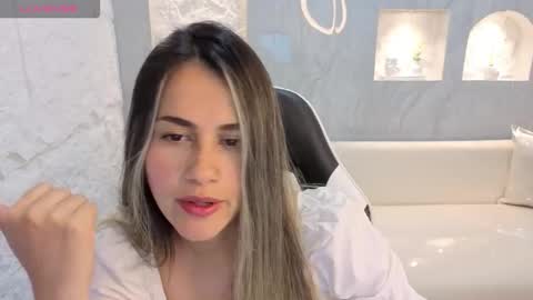 Snapshot of liat_white_tx chatting on 10-06-25, 01:08 Online 800 to 1400 online show from 10-06-25, 01:08