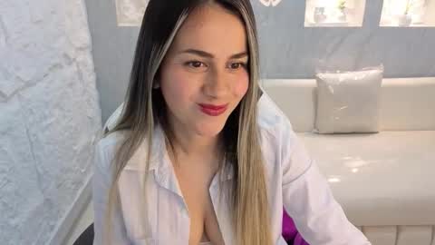 Snapshot of liat_white_tx chatting on 10-16-25, 01:12 Online 800 to 1400 online show from 10-16-25, 01:12