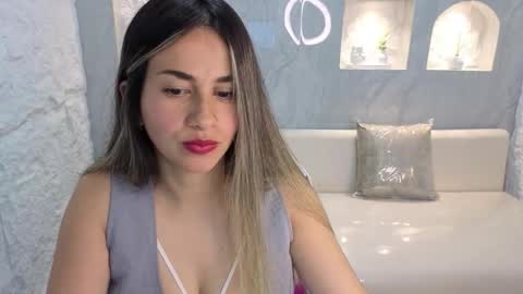 Snapshot of liat_white_tx chatting on 10-18-25, 01:12 Online 800 to 1400 online show from 10-18-25, 01:12