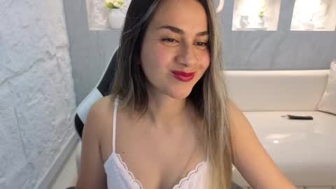 Snapshot of liat_white_tx chatting on 10-23-25, 02:27 Online 800 to 1400 online show from 10-23-25, 02:27