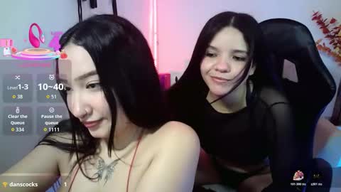 Snapshot of liavixen chatting on 10-22-25, 08:19 Lia and Thiara online show from 10-22-25, 08:19