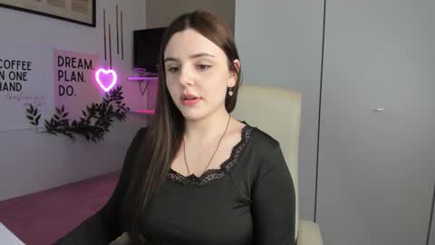 Snapshot of liawoow chatting on 10-21-25, 01:56 Lia online show from 10-21-25, 01:56