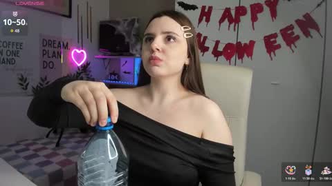 Snapshot of liawoow chatting on 10-26-25, 07:58 Lia online show from 10-26-25, 07:58