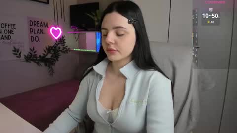 Snapshot of liawoow chatting on 11-17-25, 08:20 Lia online show from 11-17-25, 08:20