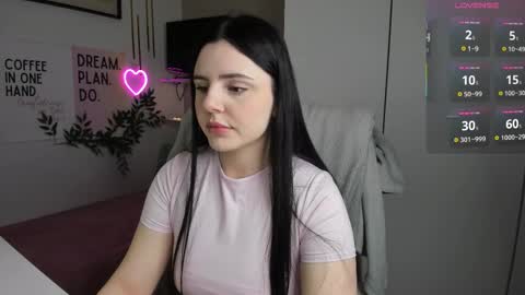 Snapshot of liawoow chatting on 11-18-25, 07:35 Lia online show from 11-18-25, 07:35