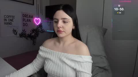 Snapshot of liawoow chatting on 11-24-25, 08:36 Lia online show from 11-24-25, 08:36