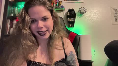 Libby Deetz online show from 12-19-24, 02:02