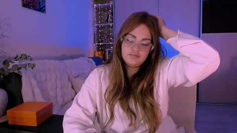 libra_mia online show from 09-17-25, 05:42