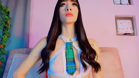 Valentina Hall online show from 01-15-26, 11:37