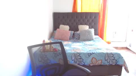Snapshot of licy_klein chatting on 05-12-26, 03:09 Isa online show from 05-12-26, 03:09