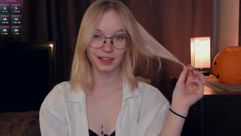 Snapshot of lidiaklemencic chatting on 10-21-25, 07:36 Ann online show from 10-21-25, 07:36