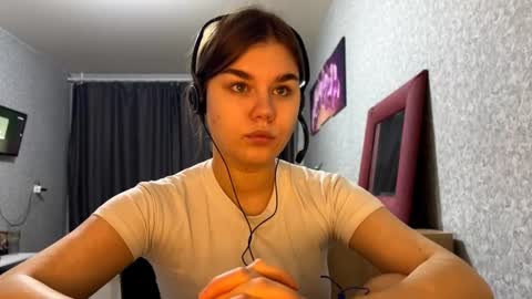 Snapshot of lieselottewolfenbarger chatting on 12-05-25, 03:52 Anna online show from 12-05-25, 03:52