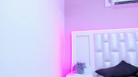 Lia  online show from 04-18-26, 05:50