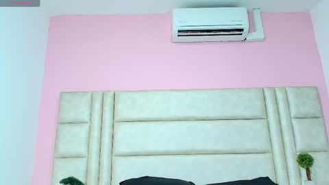Snapshot of liia_collins chatting on 05-30-26, 05:21 Lia online show from 05-30-26, 05:21