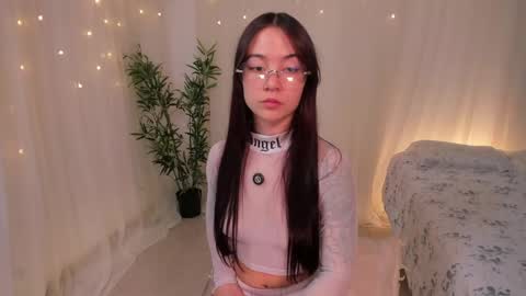 Snapshot of liia_sweett chatting on 05-13-26, 04:15 Lia Sweet online show from 05-13-26, 04:15
