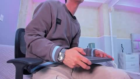 Snapshot of liiamhudson_ chatting on 03-02-25, 08:05 L I I A M online show from 03-02-25, 08:05