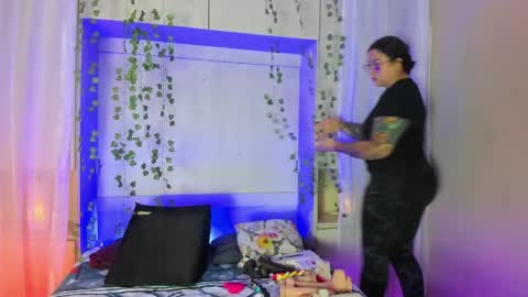 Snapshot of liiavega chatting on 05-19-26, 11:38 online show from 05-19-26, 11:38