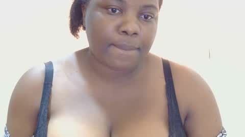 Snapshot of liilcutiee chatting on 05-14-26, 09:27 Lily online show from 05-14-26, 09:27