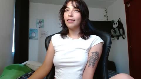 Snapshot of liisaax chatting on 11-04-25, 09:14 lisa online show from 11-04-25, 09:14