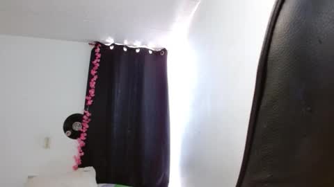 Snapshot of liisaax chatting on 11-22-25, 04:39 lisa online show from 11-22-25, 04:39