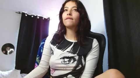 Snapshot of liisaax chatting on 01-05-26, 05:27 lisa online show from 01-05-26, 05:27