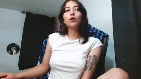 Snapshot of liisaax chatting on 01-06-26, 05:55 lisa online show from 01-06-26, 05:55