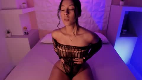 Snapshot of liizjones chatting on 10-14-25, 04:41 LiizJones online show from 10-14-25, 04:41