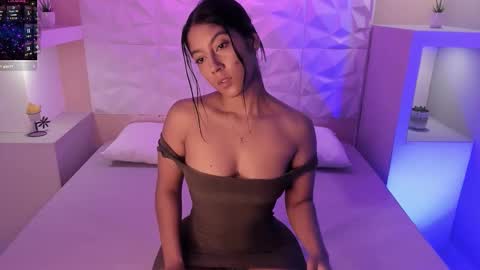 LiizJones online show from 11-19-25, 04:18