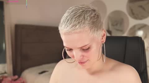 Snapshot of likaaberry chatting on 09-18-25, 04:20 likaaberry online show from 09-18-25, 04:20