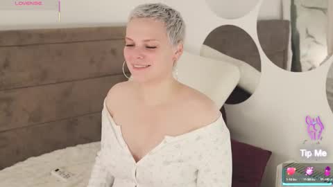 Snapshot of likaaberry chatting on 10-04-25, 10:46 likaaberry online show from 10-04-25, 10:46