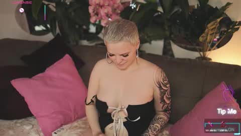 Snapshot of likaaberry chatting on 10-18-25, 05:43 likaaberry online show from 10-18-25, 05:43