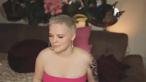 Snapshot of likaaberry chatting on 10-20-25, 02:34 likaaberry online show from 10-20-25, 02:34