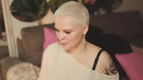 Snapshot of likaaberry chatting on 10-21-25, 04:35 likaaberry online show from 10-21-25, 04:35