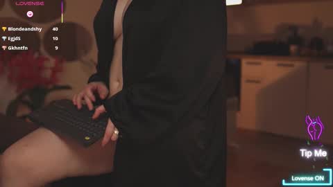 Snapshot of likaaberry chatting on 10-28-25, 03:14 likaaberry online show from 10-28-25, 03:14