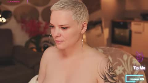 Snapshot of likaaberry chatting on 11-03-25, 04:03 likaaberry online show from 11-03-25, 04:03