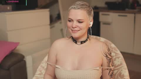 Snapshot of likaaberry chatting on 11-11-25, 12:16 likaaberry online show from 11-11-25, 12:16