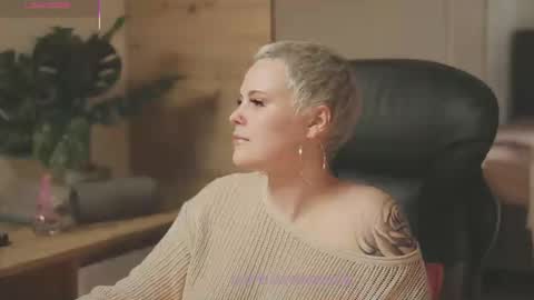 Snapshot of likaaberry chatting on 11-16-25, 02:11 likaaberry online show from 11-16-25, 02:11