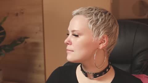 Snapshot of likaaberry chatting on 11-18-25, 12:31 likaaberry online show from 11-18-25, 12:31