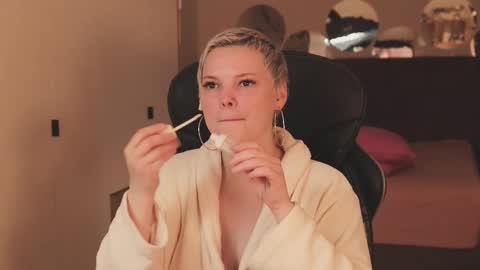 Snapshot of likaaberry chatting on 11-27-25, 03:14 likaaberry online show from 11-27-25, 03:14